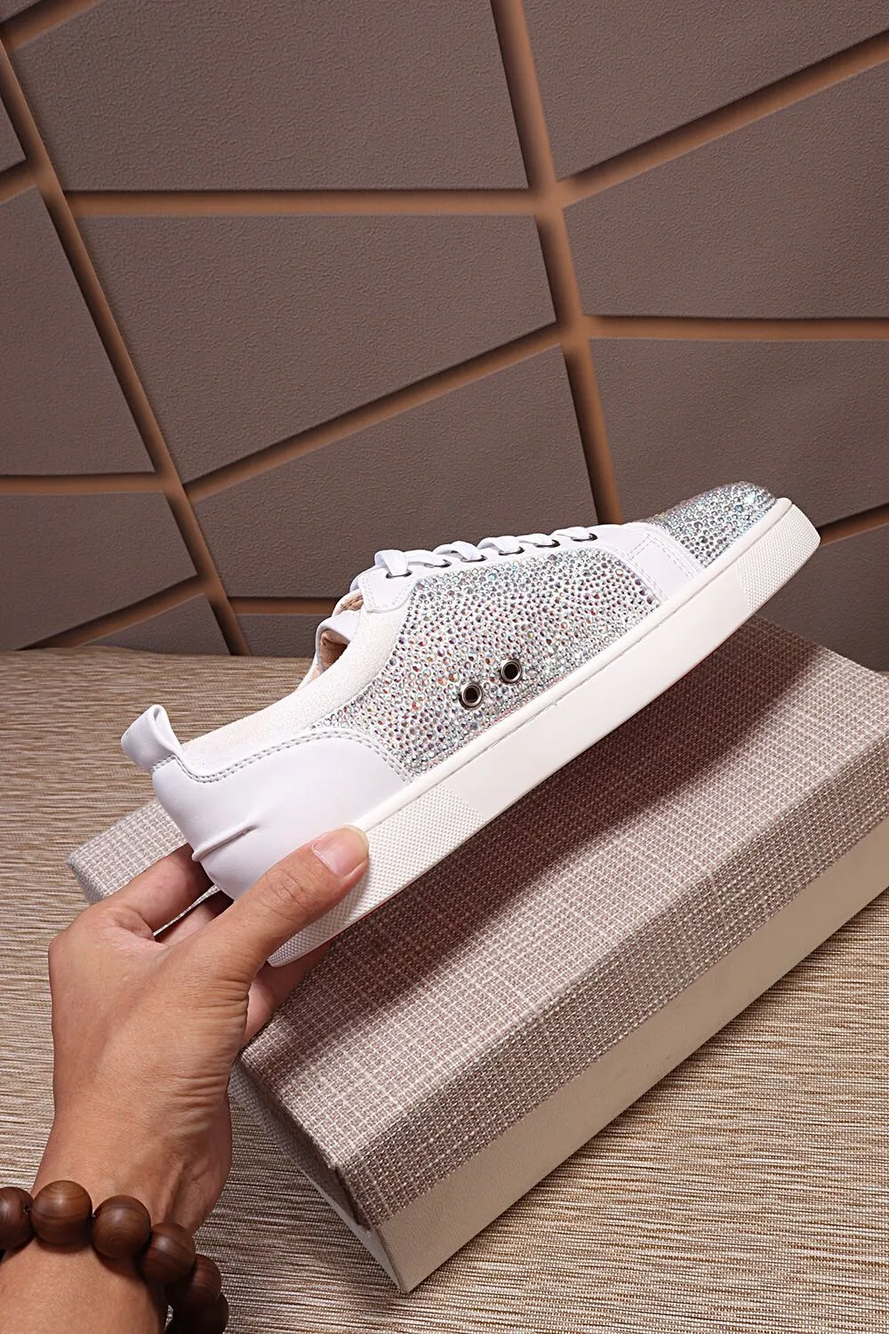 Ex-factory price 440. christian louboutin (CL red sole shoes) counter hot diamond series, casual sneakers for couples 📢 📢 📢 exclusive hot style release 🎈🎈💪 movable latex feet 👻 finished outsole line [satisfied] 😝Female 35-40# Male 38#-46, global supply😝 [Top version]: original imported cowhide frosted upper, top original leather lining, original molded TPU outsole, original 1:1 detail processing, original shoe last, large quantity available from stock,